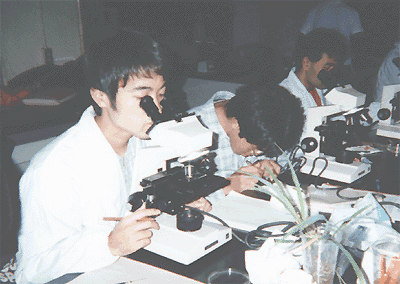 �������i