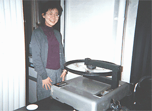 �������i